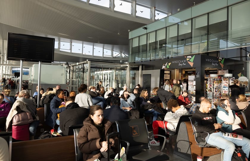 Lotnisko Wrocław przyloty i odloty, parkingi. Zdjęcia z lotniska