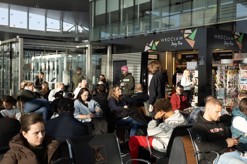 Lotnisko Wrocław przyloty i odloty, parkingi. Zdjęcia z lotniska