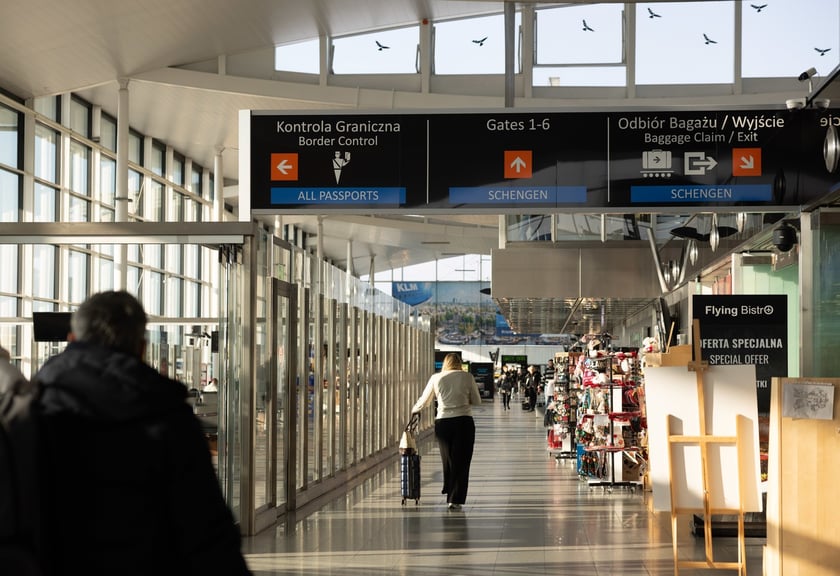 Lotnisko Wrocław przyloty i odloty, parkingi. Zdjęcia z lotniska