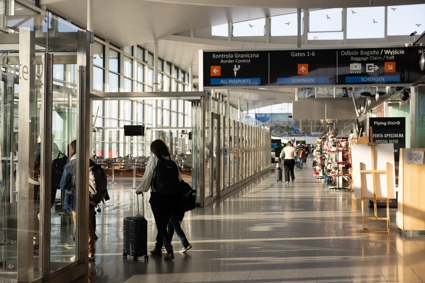Lotnisko Wrocław przyloty i odloty, parkingi. Zdjęcia z lotniska