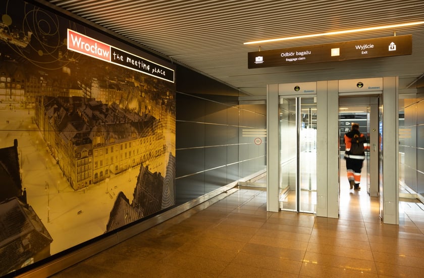 Lotnisko Wrocław przyloty i odloty, parkingi. Zdjęcia z lotniska