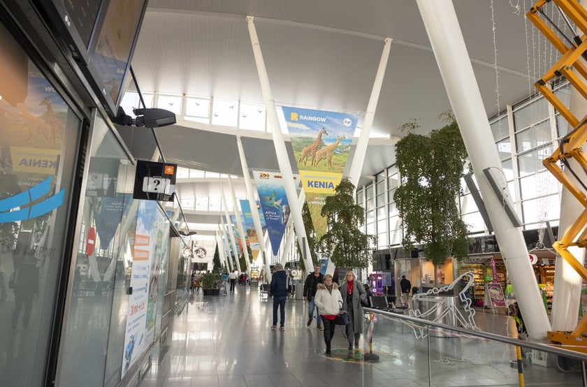 Lotnisko Wrocław przyloty i odloty, parkingi. Zdjęcia z lotniska