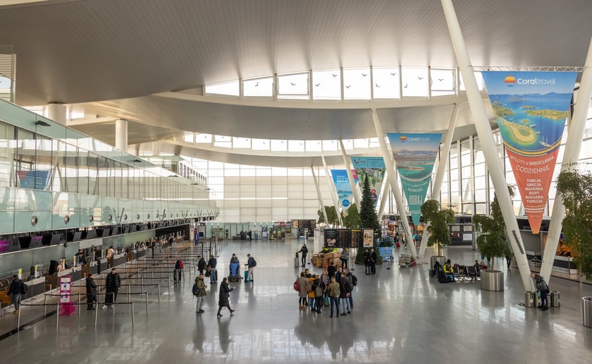 Lotnisko Wrocław przyloty i odloty, parkingi. Zdjęcia z lotniska