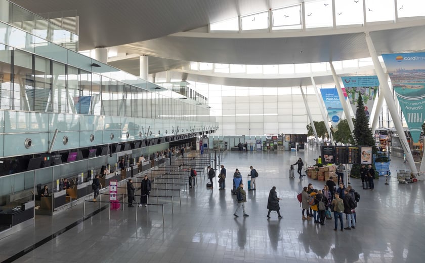 Lotnisko Wrocław przyloty i odloty, parkingi. Zdjęcia z lotniska