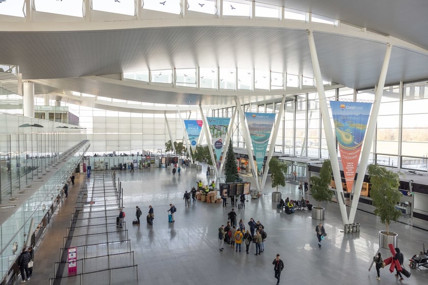 Lotnisko Wrocław przyloty i odloty, parkingi. Zdjęcia z lotniska