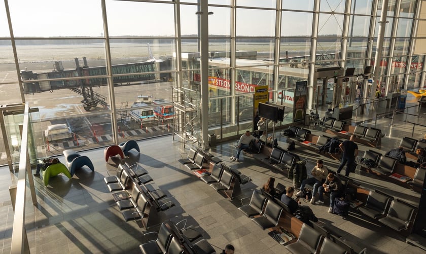 Lotnisko Wrocław przyloty i odloty, parkingi. Zdjęcia z lotniska