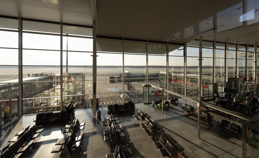 Lotnisko Wrocław przyloty i odloty, parkingi. Zdjęcia z lotniska