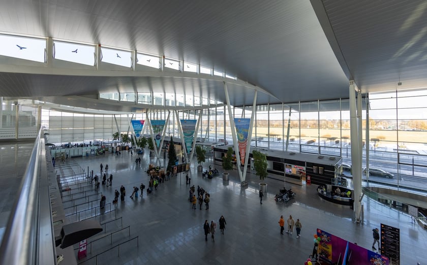 Lotnisko Wrocław przyloty i odloty, parkingi. Zdjęcia z lotniska