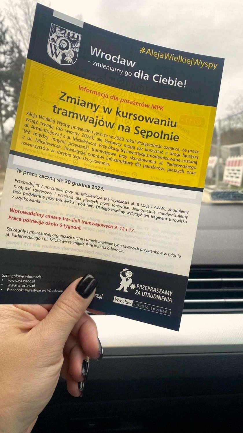Akcja informacyjna prowadzona przez strażników miejskich.