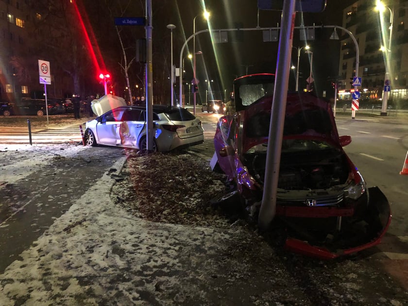 Wypadek, skrzyżowanie ulic Popowickiej i Zajęczej
