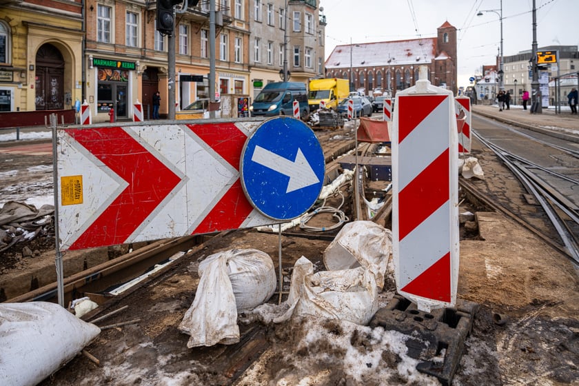 Wymiana zwrotnicy na pl. Bema.