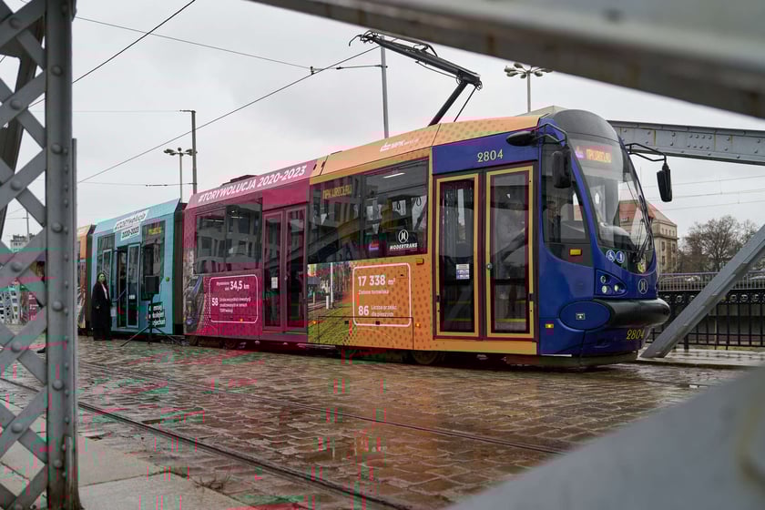 MPK prezentuje swój tramwaj poświęcony Torywolucji.