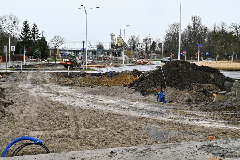 Praca na budowie trasy autobusowo-tramwajowej na Jagodno wre.