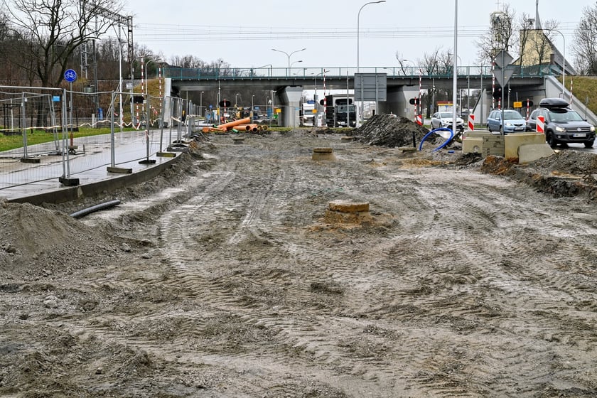 Praca na budowie trasy autobusowo-tramwajowej na Jagodno wre.