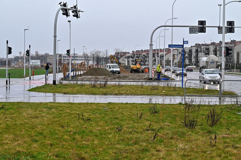 Prace wzdłuż ulicy Buforowej trwają na odcinku od ul. Lutosławskiego w kierunku centrum.&nbsp;