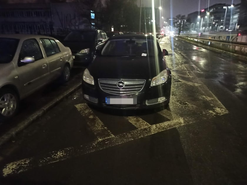 Nieprawidłowo zaparkowany pojazd - ul. Robotnicza