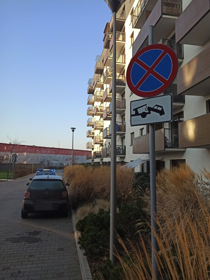 Nieprawidłowo zaparkowany pojazd