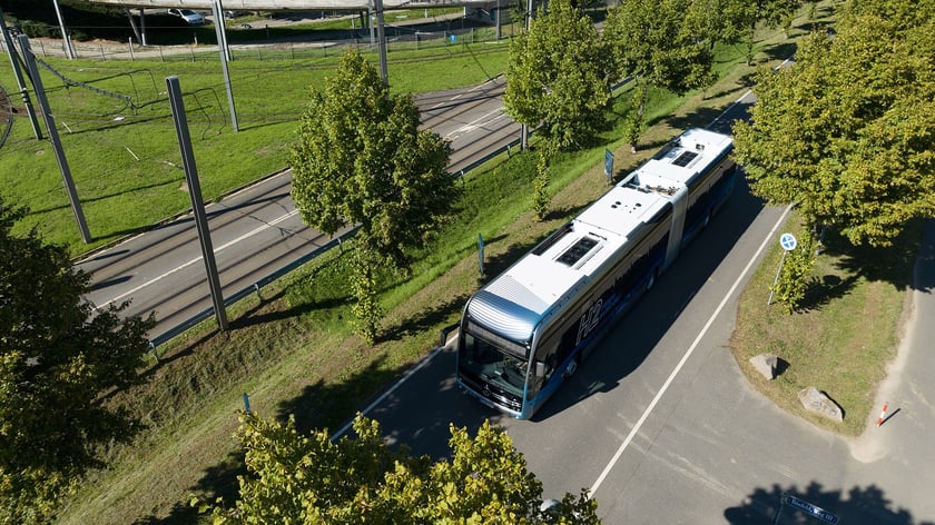 Tak prezentuje się Mercedes eCitaro fuel cell.