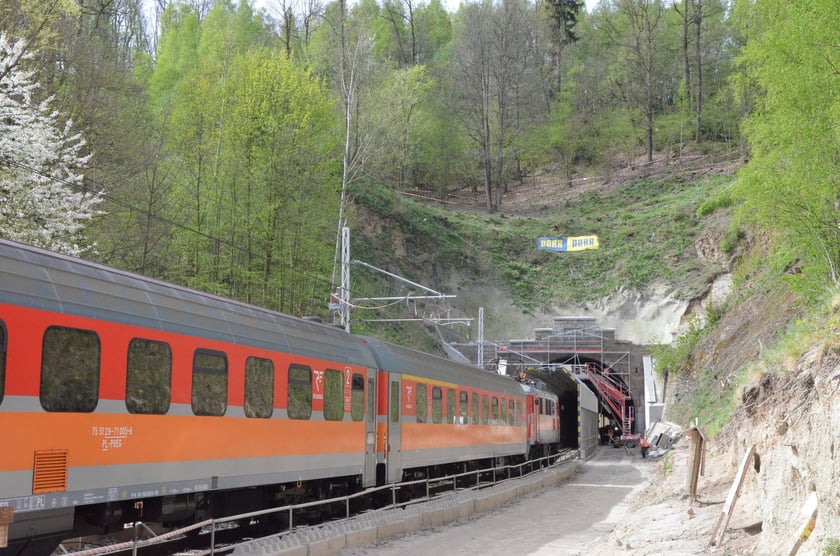 Prace w tunelu koło Trzcińska