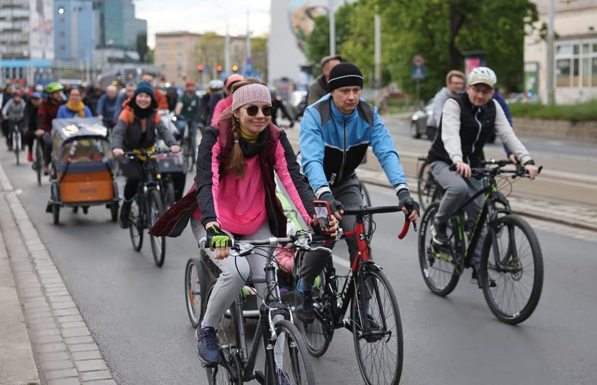 Przejazd Masy Krytycznej przez Wrocław, piątek 26 kwietnia 2024