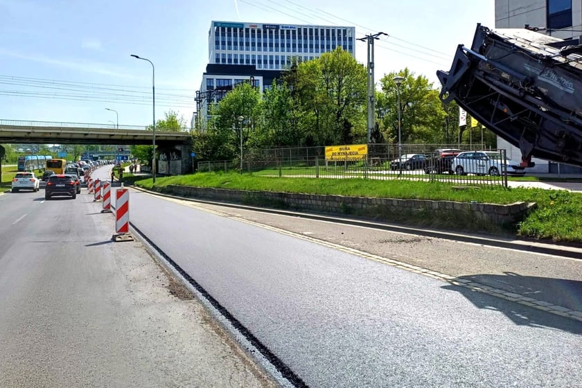 Wymiana nawierzchnia na al. Hallera.&nbsp;
