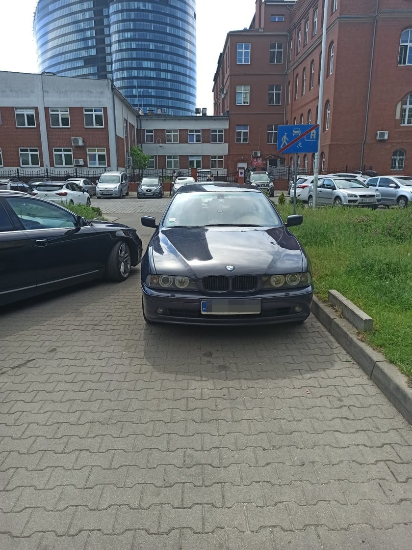 Niezgodnie z prawem zaparkowane samochody