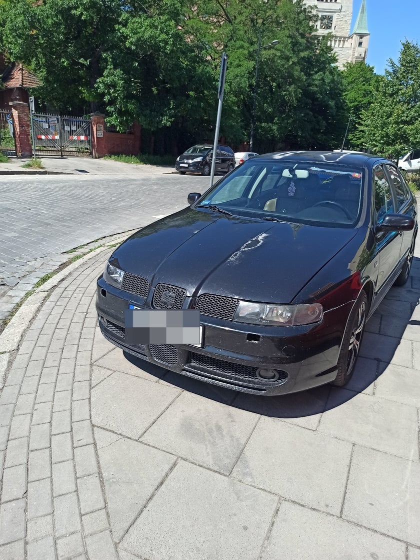 Niezgodnie z prawem zaparkowane samochody