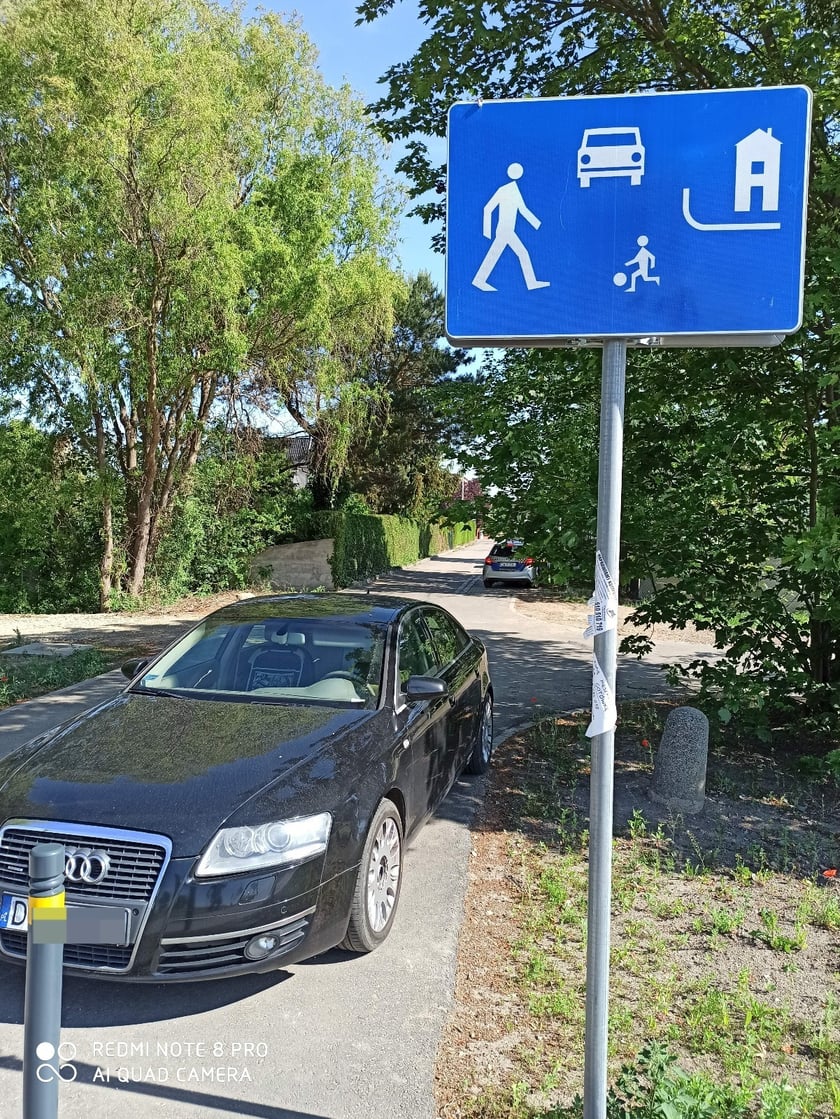 Niezgodnie z prawem zaparkowane samochody
