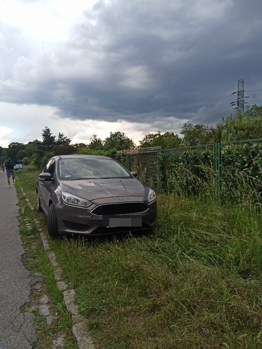 Niezgodnie z prawem zaparkowane samochody
