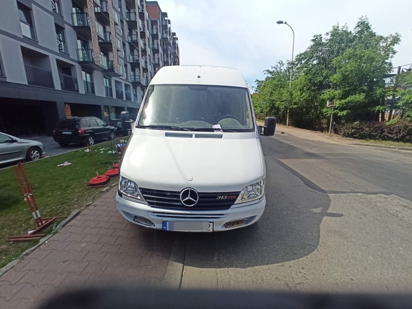 Niezgodnie z prawem zaparkowane samochody