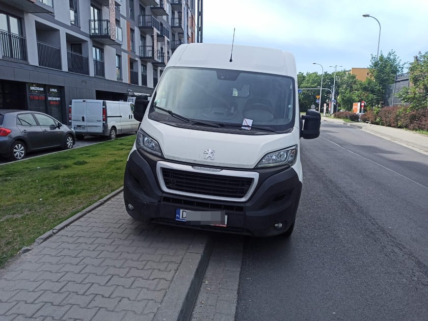 Niezgodnie z prawem zaparkowane samochody