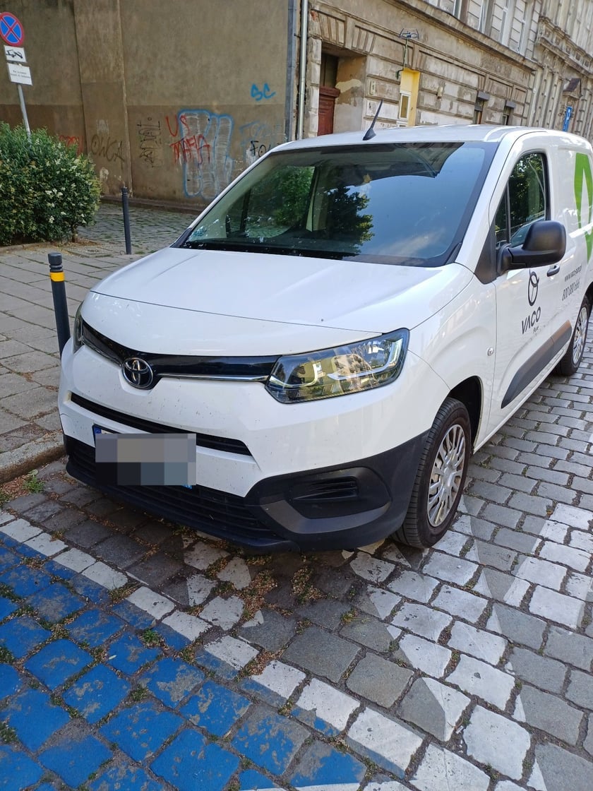 Niezgodnie z prawem zaparkowane samochody