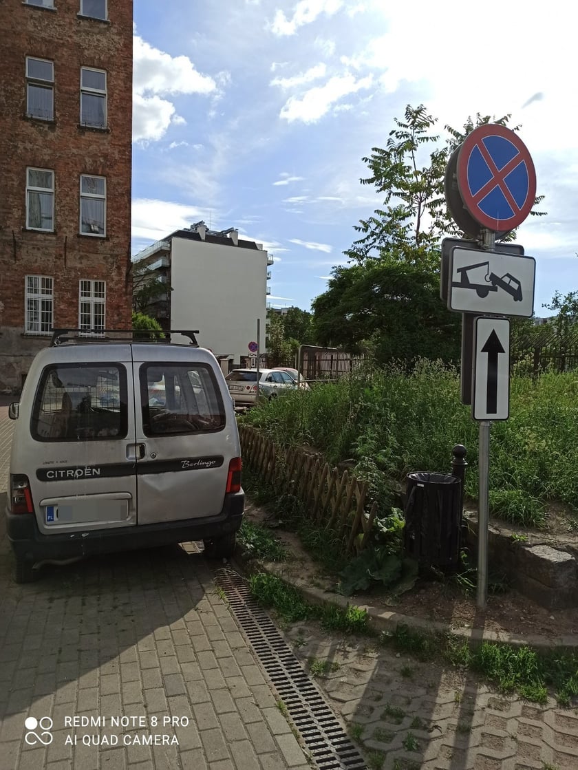 Niezgodnie z prawem zaparkowane samochody