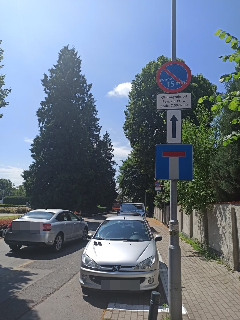 Przykłady niezgodnego z prawem parkowania. Zdjęcia wykonane podczas kontroli Straży Miejskiej Wrocławia między 3 a 9 czerwca
