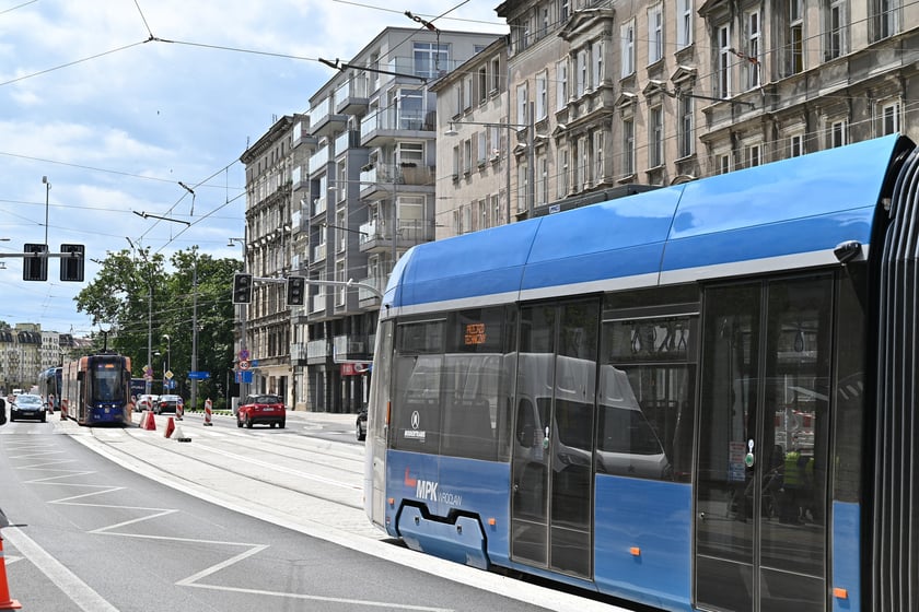 Przejazdy próbne tramwajów przez ul. Pomorską.