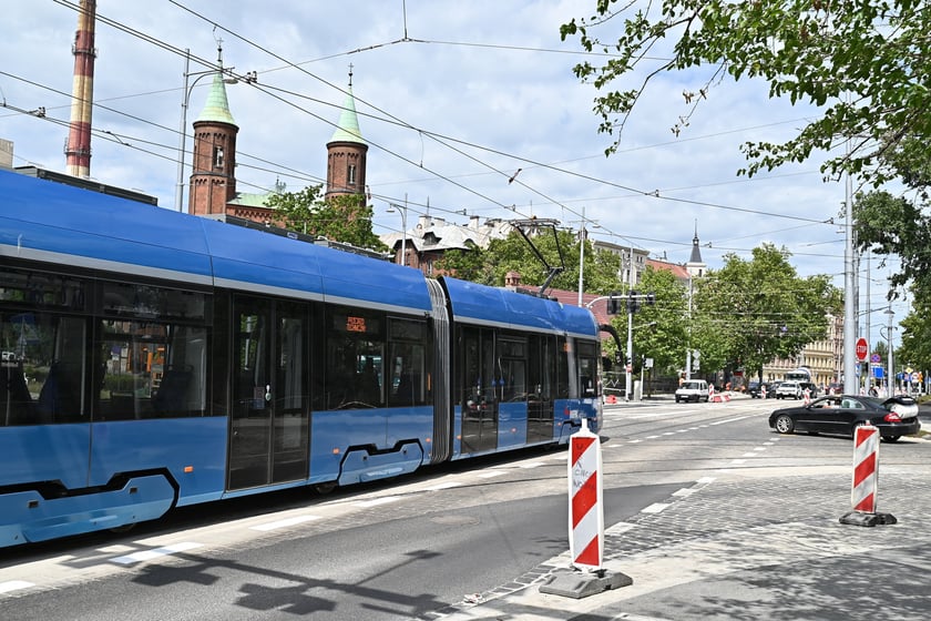 Przejazdy próbne tramwajów przez ul. Pomorską.