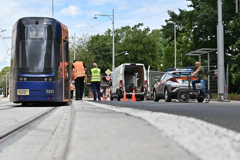 Przejazdy próbne tramwajów przez ul. Pomorską.