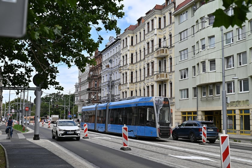 Przejazdy próbne tramwajów przez ul. Pomorską.