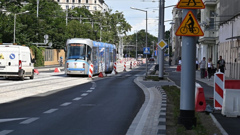 Przejazdy próbne tramwajów przez ul. Pomorską.