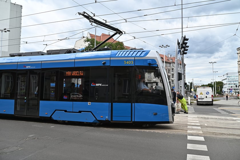 Przejazdy próbne tramwajów przez ul. Pomorską.
