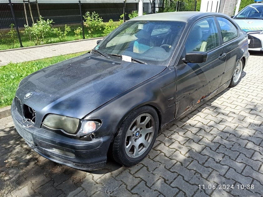 Nieprawidłowo zaparkowany pojazd