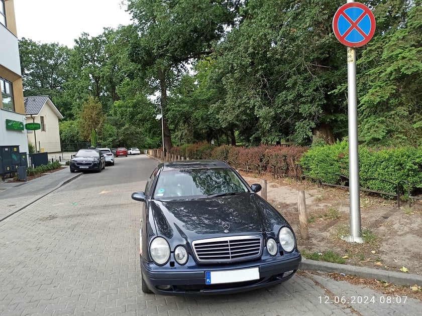 Nieprawidłowo zaparkowany pojazd