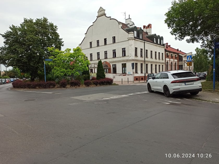 Nieprawidłowo zaparkowany pojazd