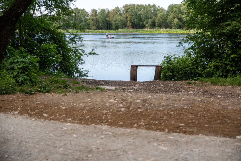 Nowa trasa pieszo-rowerowa wzdłuż Oławy łącząca most Rakowiecki z kładką Siedlecką.