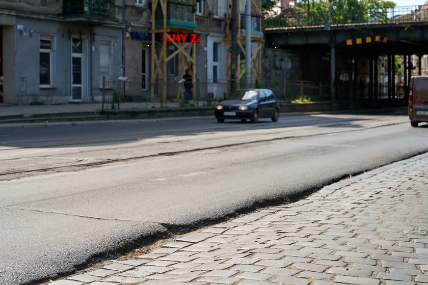 Ulica Reymonta - stan obecny. Za 1,5 roku poznamy efekt pracy biura projektowego, które przygotuje dokumentację niezbędną do przeprowadzenia remontu