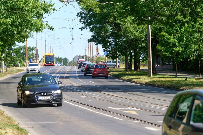 Ulica Reymonta - stan obecny. Za 1,5 roku poznamy efekt pracy biura projektowego, które przygotuje dokumentację niezbędną do przeprowadzenia remontu