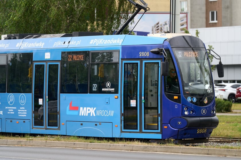 Ostatnie prace przy rozbudowie skrzyżowania ulicy Legnickiej z Na Ostatnim Groszu i Milenijnej