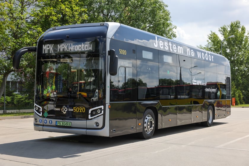 Wrocławskie MPK do 5 sierpnia testuje wodorowy autobus marki Nesobus.