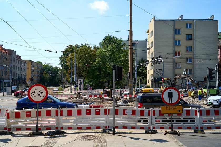 Torywolucja na ulicy Kazimierza Wielkiego. Stan prac po czterech tygodniach od rozpoczęcia remontu