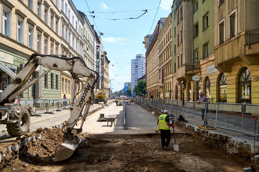 Torywolucja na ulicy Szczytnickiej. Budowa po czwartym tygodniu prowadzenia prac